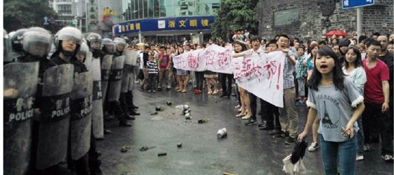 „Wir können Opfer bringen“: chinesische Jugendliche protestieren in Shifang