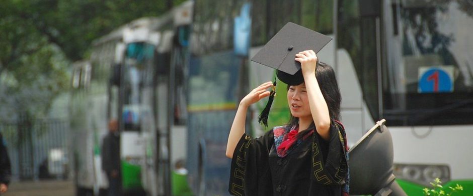Zwischen Abschluss und Arbeitslosigkeit: Hochschulabsolventen teilen ihre Zukunftsängste